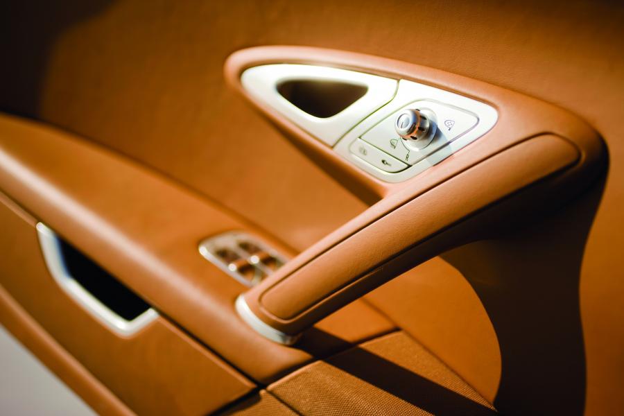  Bugatti Veyron 16.4 Centenaire 2009 года  (фото 66 из 130)